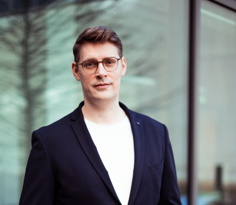 Dr. Lars Banko